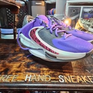 Nike freak 4 nrg lightning